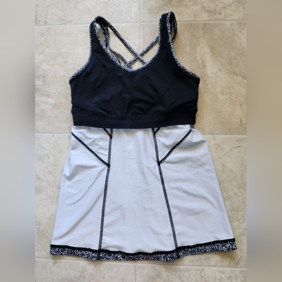 Lululemon Strap It Like It's Hot Tank - Size 6 - Picture 10 of 10